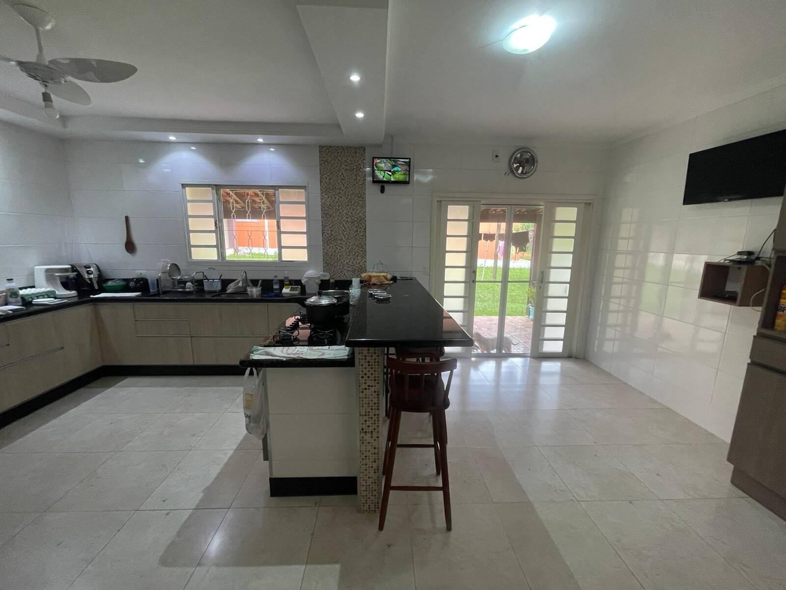 Chácara à venda com 4 quartos, 250m² - Foto 9