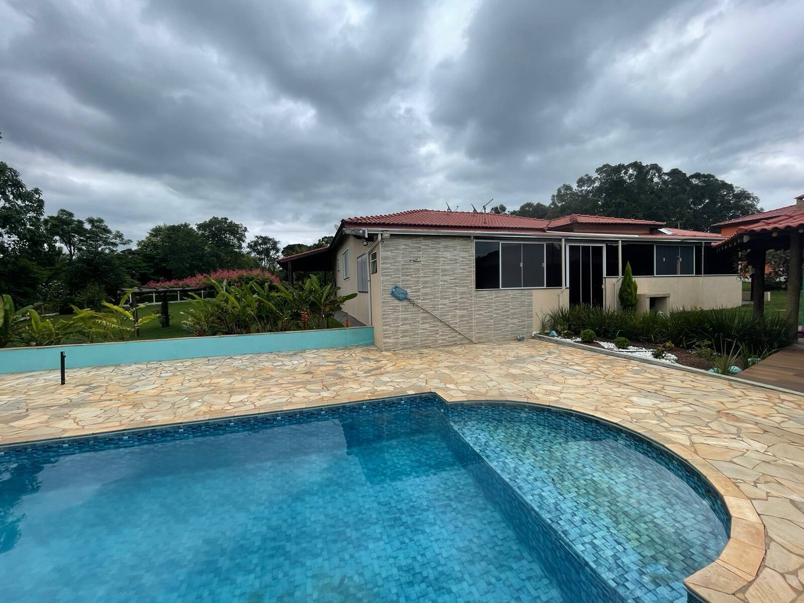 Chácara à venda com 4 quartos, 250m² - Foto 27