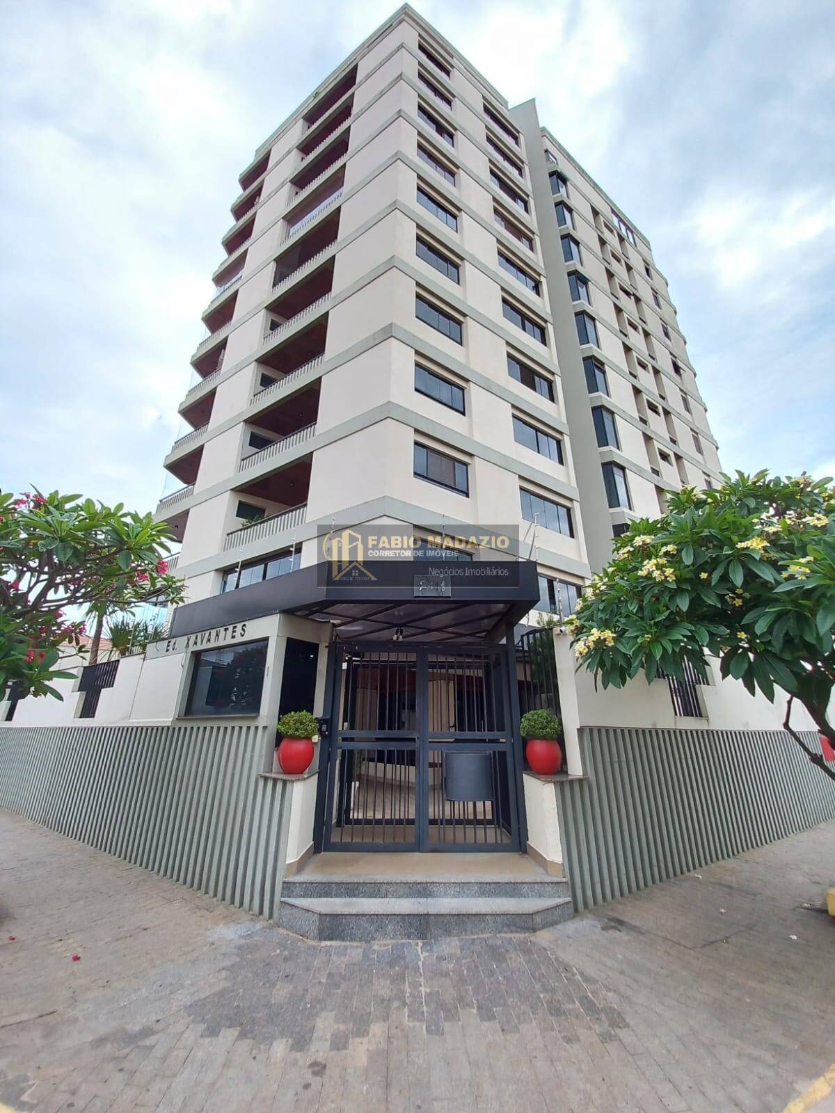 Apartamento à venda com 3 quartos, 109m² - Foto 1