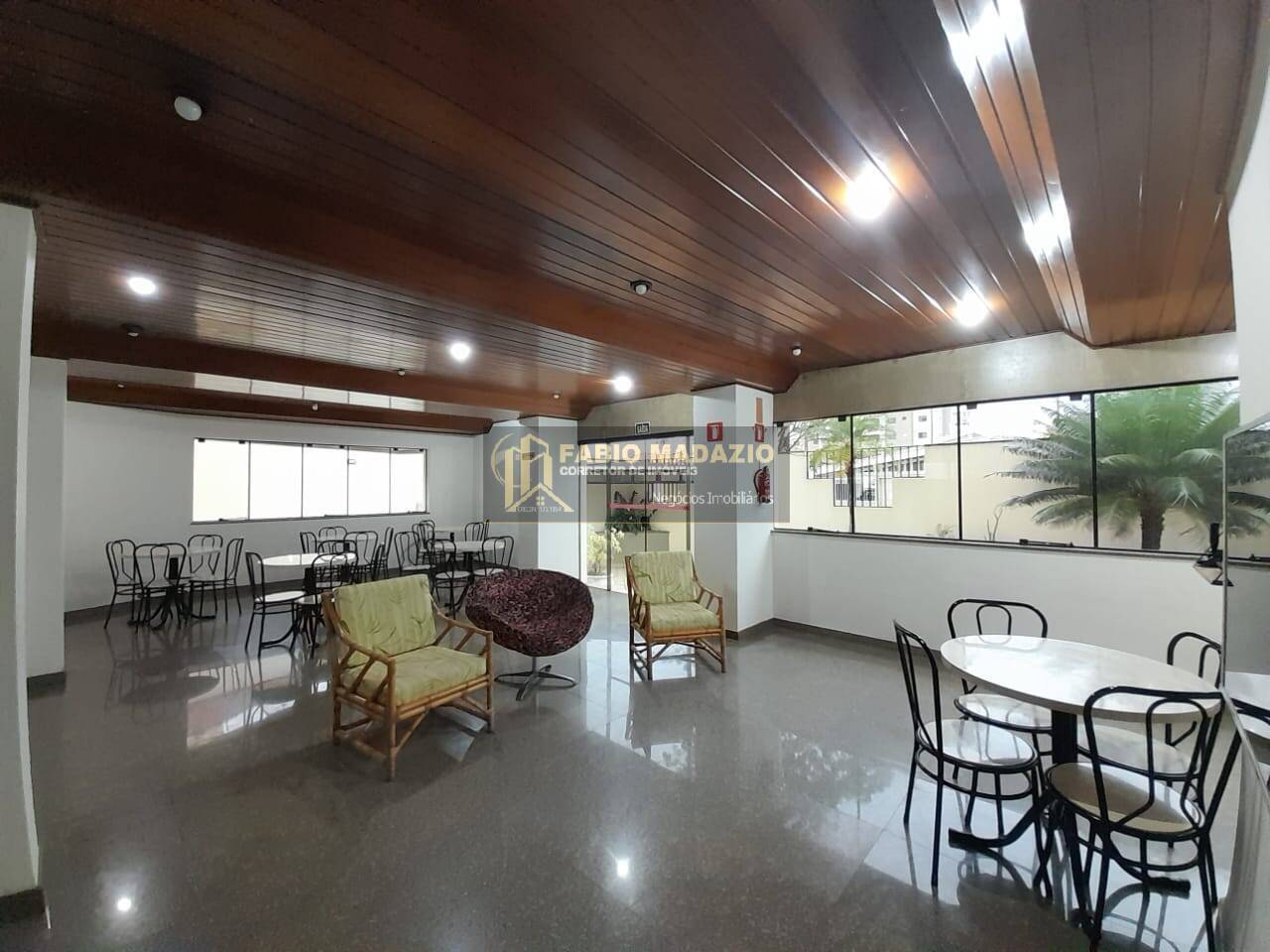 Apartamento à venda com 3 quartos, 109m² - Foto 2