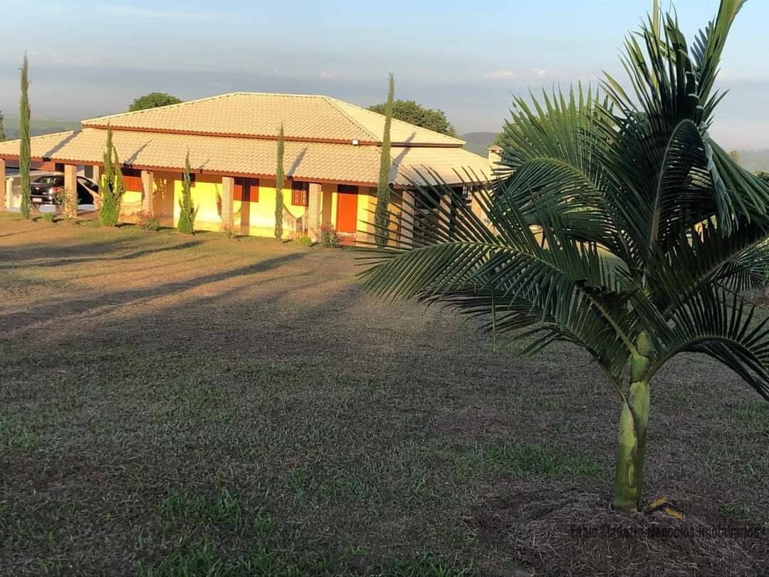 Chácara à venda com 3 quartos, 215m² - Foto 3