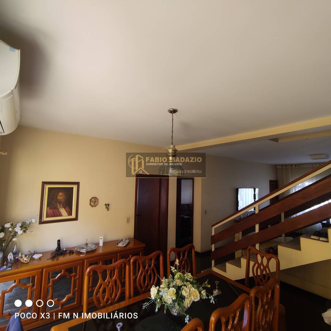 Casa à venda com 5 quartos, 250m² - Foto 9