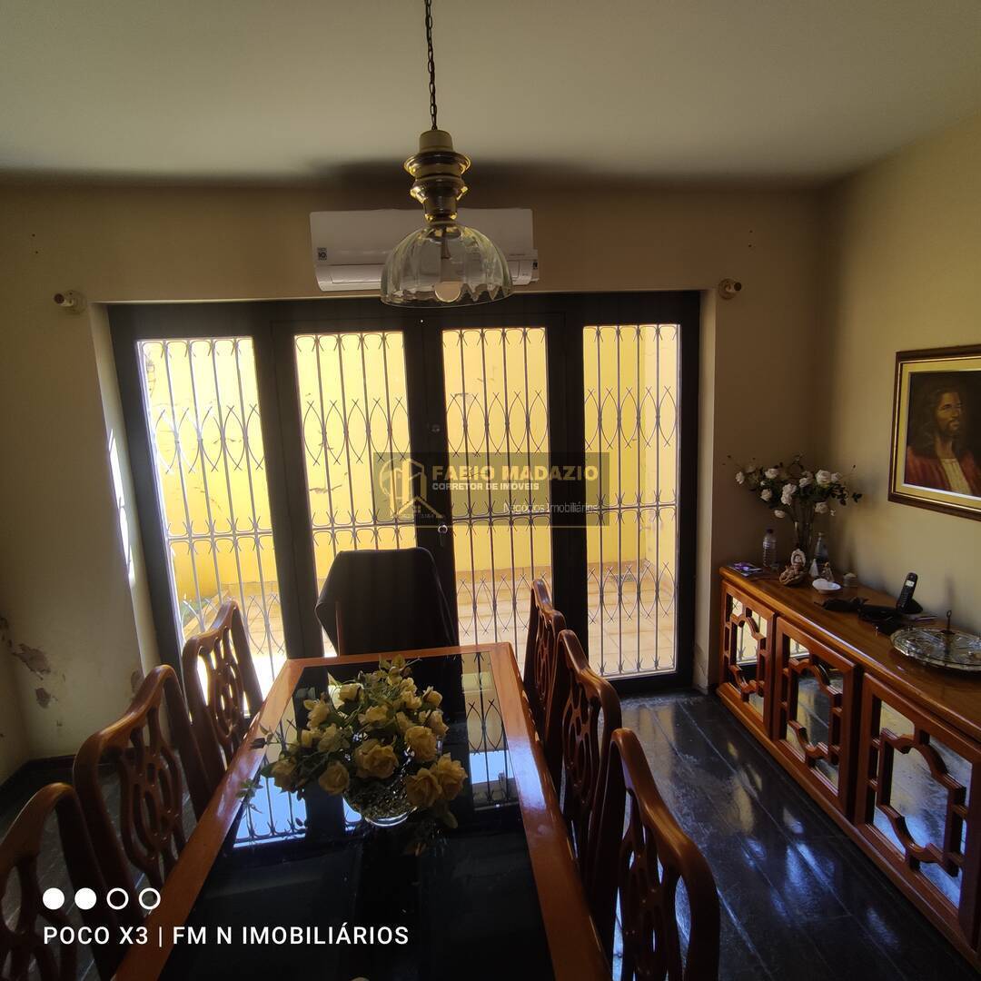 Casa à venda com 5 quartos, 250m² - Foto 11