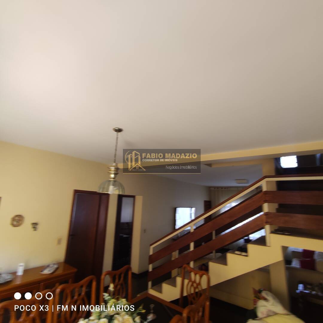 Casa à venda com 5 quartos, 250m² - Foto 12