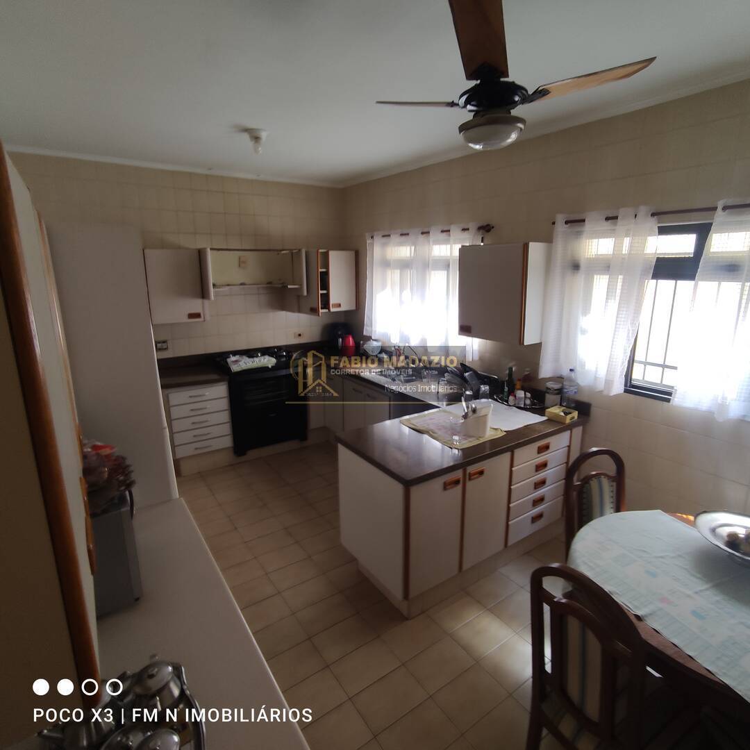 Casa à venda com 5 quartos, 250m² - Foto 18