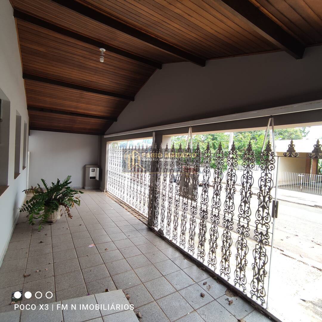 Casa à venda e aluguel com 3 quartos, 270m² - Foto 4