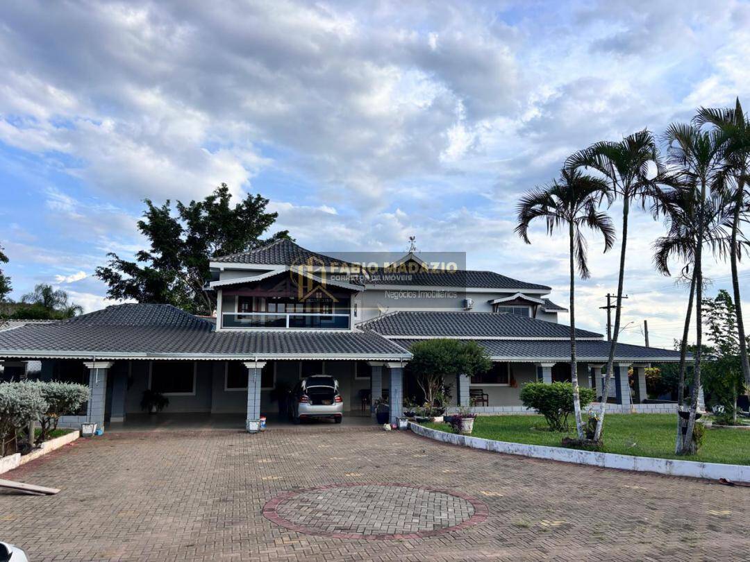 Chácara à venda com 7 quartos, 700m² - Foto 1