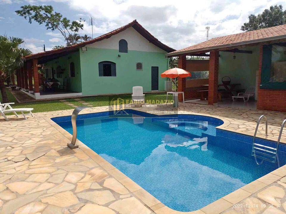 Chácara à venda com 3 quartos, 172m² - Foto 1