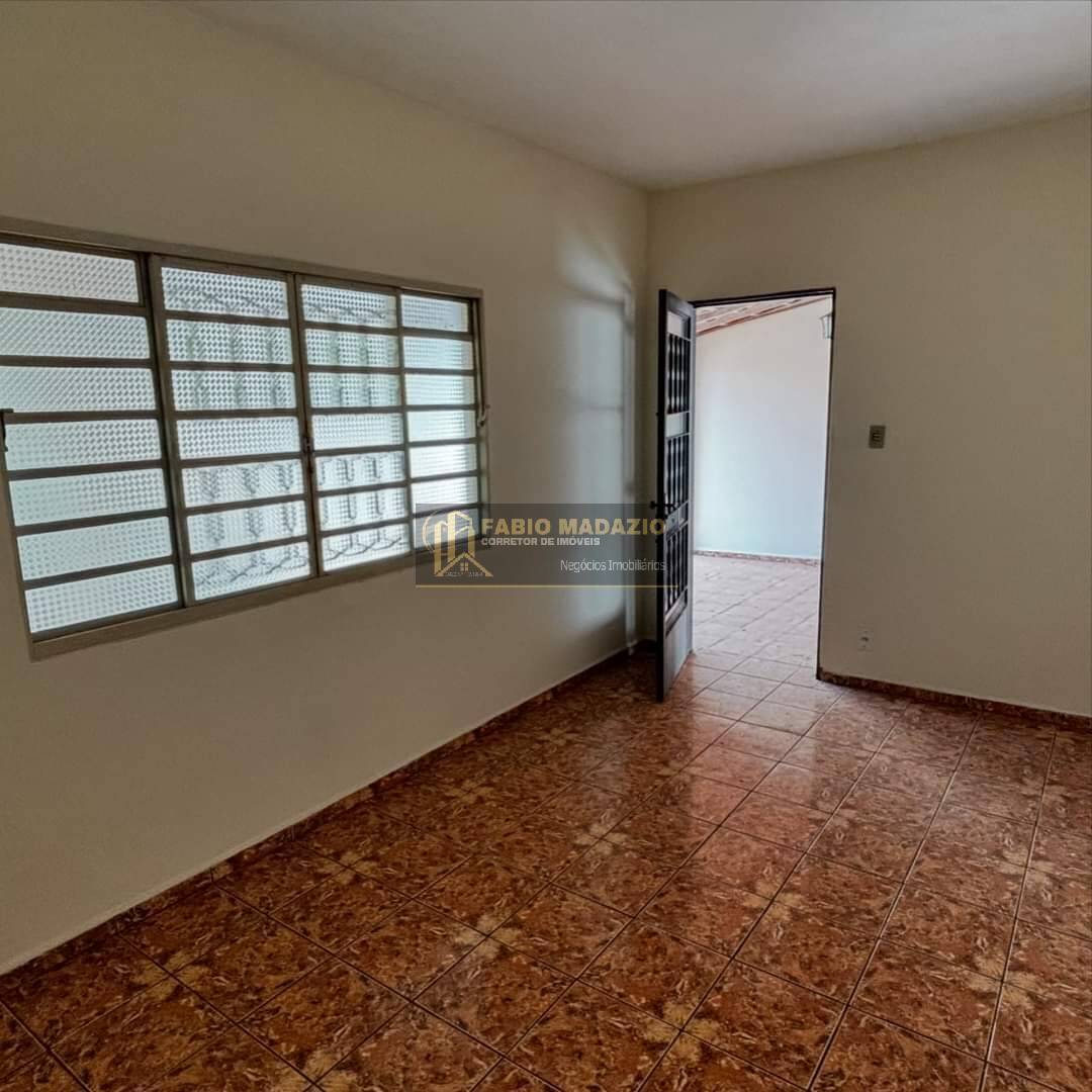 Casa à venda com 3 quartos, 105m² - Foto 2