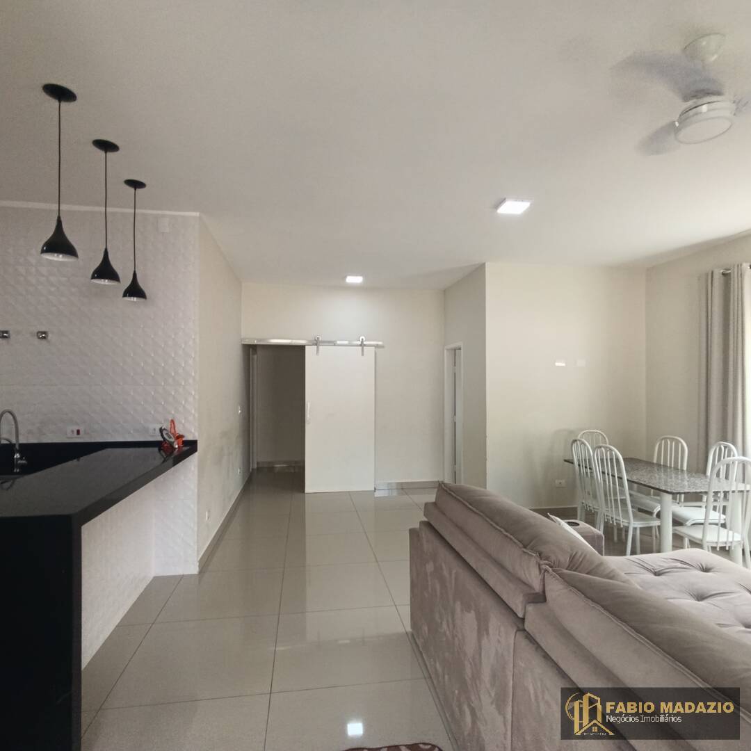 Casa à venda com 2 quartos, 100m² - Foto 1