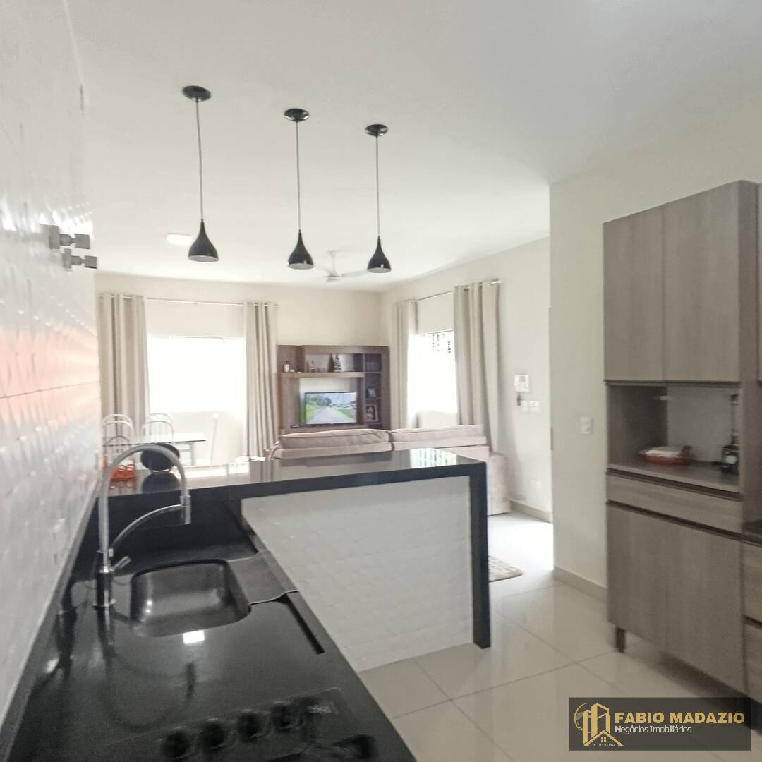 Casa à venda com 2 quartos, 100m² - Foto 11