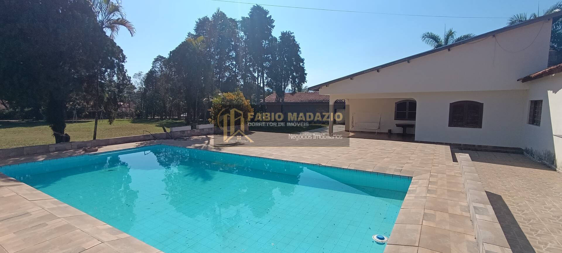Chácara à venda com 5 quartos, 350m² - Foto 1