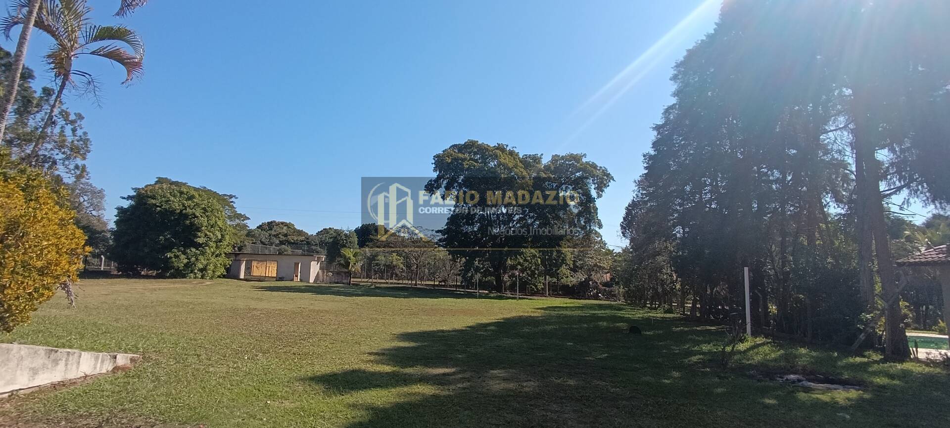 Chácara à venda com 5 quartos, 350m² - Foto 2