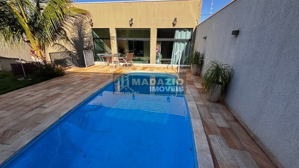 Casa, 3 quartos, 240 m² - Foto 1